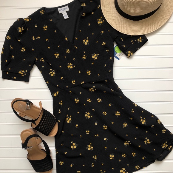 Arizona Jean Company Dresses & Skirts - Arizona Floral Dress